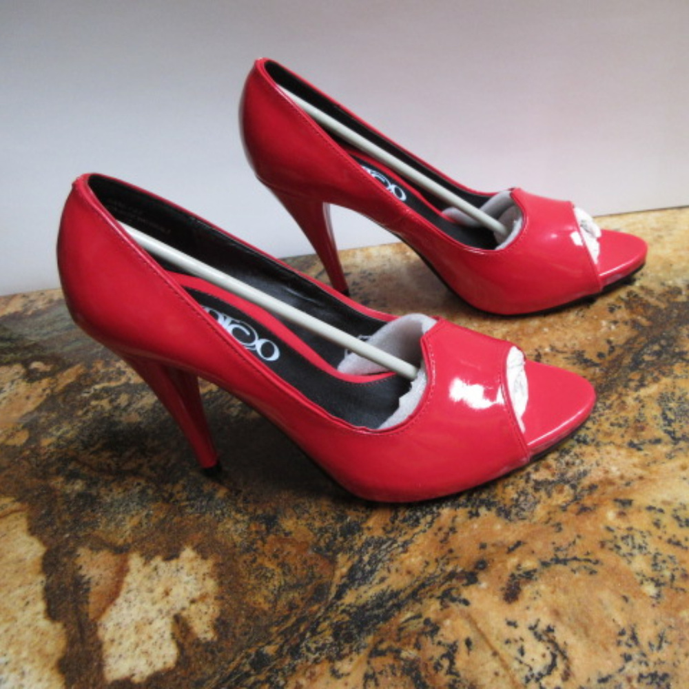 NEW REDTCO RED PATENT HIGH HEEL PUMPS SHOES Sz 7.5